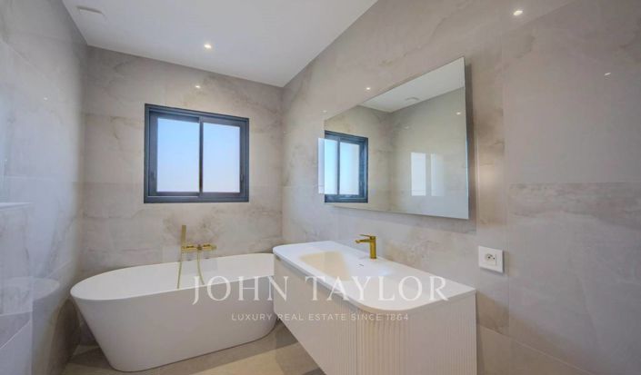 Image No.12-5 Bed House for sale