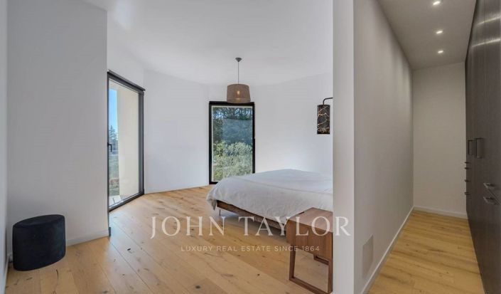 Image No.16-5 Bed House for sale