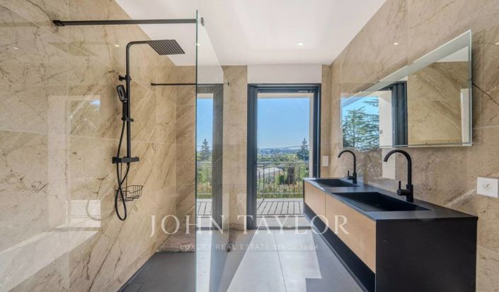 Image No.17-5 Bed House for sale