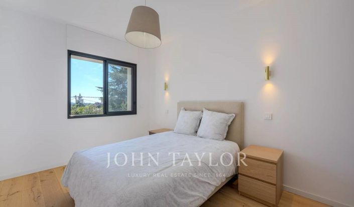 Image No.18-5 Bed House for sale