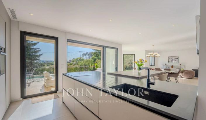 Image No.2-5 Bed House for sale