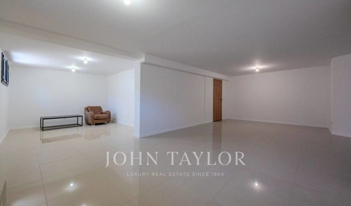 Image No.20-5 Bed House for sale