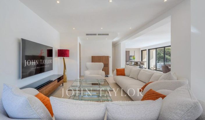 Image No.7-5 Bed House for sale