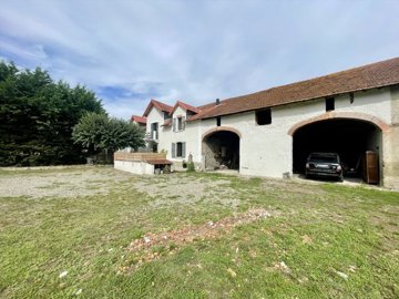 1 - Vic-en-Bigorre, House