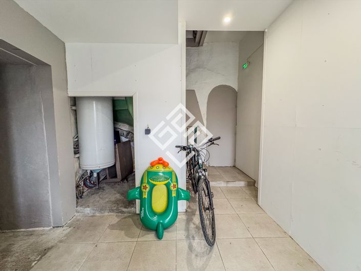 Image No.18-6 Bed House for sale
