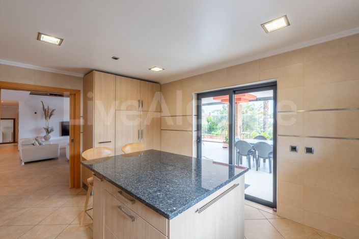 Image No.13-3 Bed House for sale