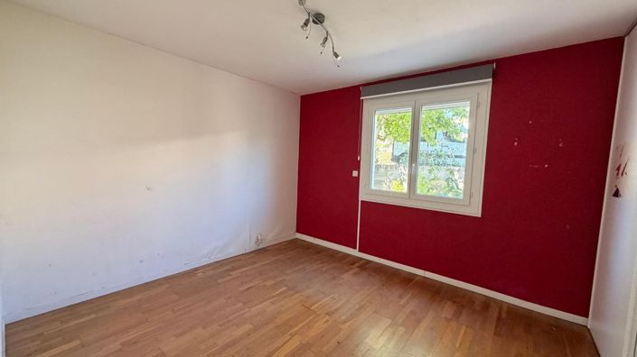 Image No.10-4 Bed House for sale