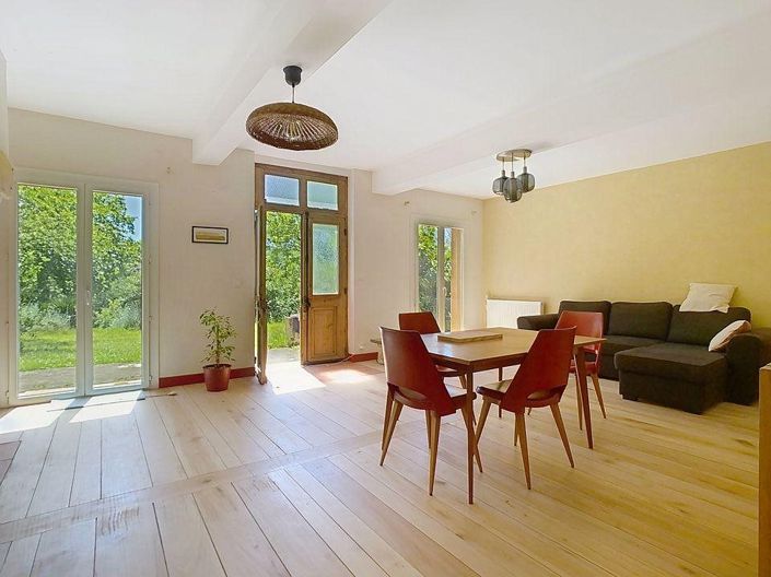 Image No.2-4 Bed House for sale