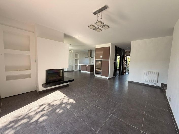 Image No.12-4 Bed House for sale