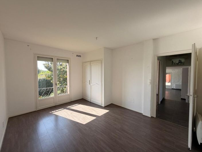 Image No.18-4 Bed House for sale