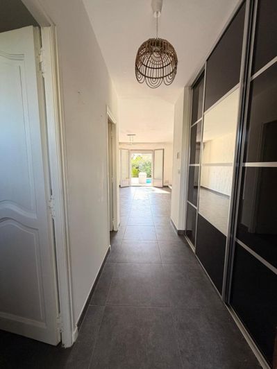 Image No.21-4 Bed House for sale