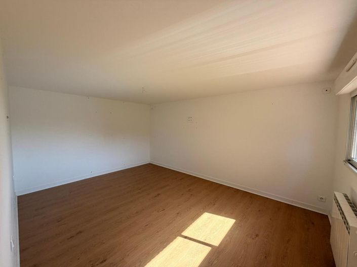 Image No.22-4 Bed House for sale