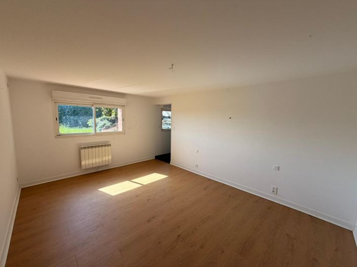 Image No.23-4 Bed House for sale