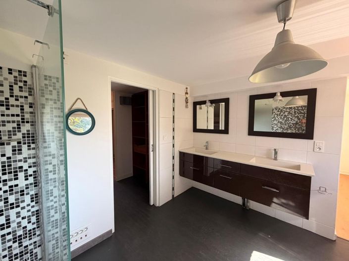 Image No.25-4 Bed House for sale