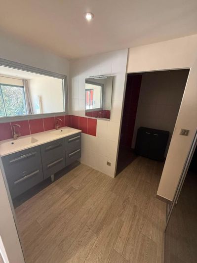 Image No.30-4 Bed House for sale