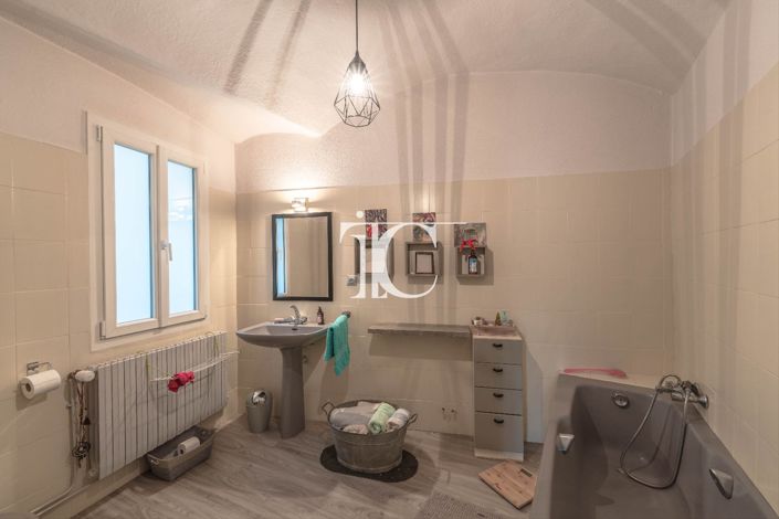 Image No.16-5 Bed House for sale