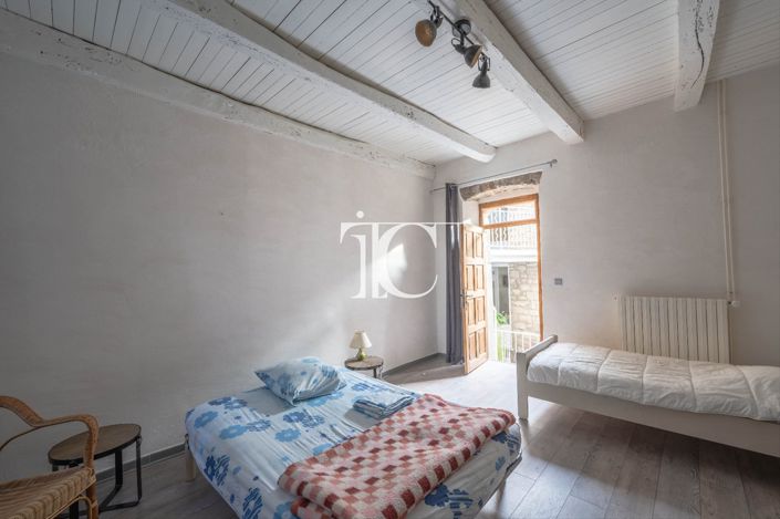 Image No.8-5 Bed House for sale