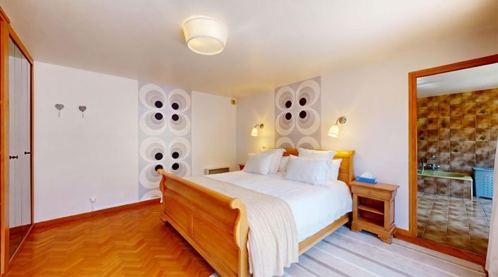 Image No.20-6 Bed Apartment for sale