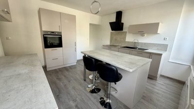 1 - Lorraine, Property