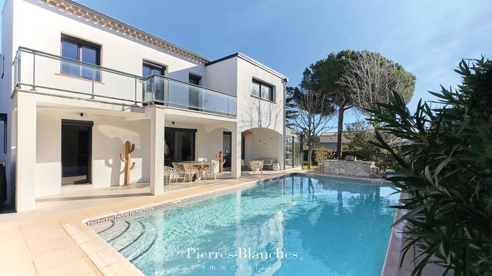 Image No.2-4 Bed House for sale