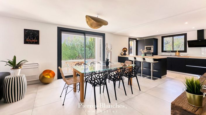 Image No.6-4 Bed House for sale