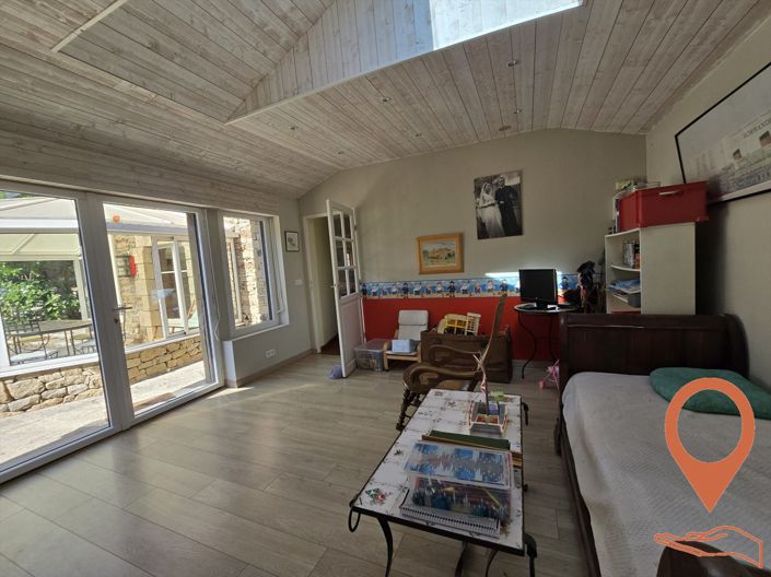 Image No.12-7 Bed House for sale
