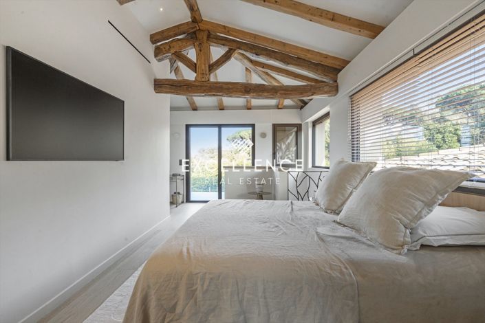 Image No.11-6 Bed Property for sale