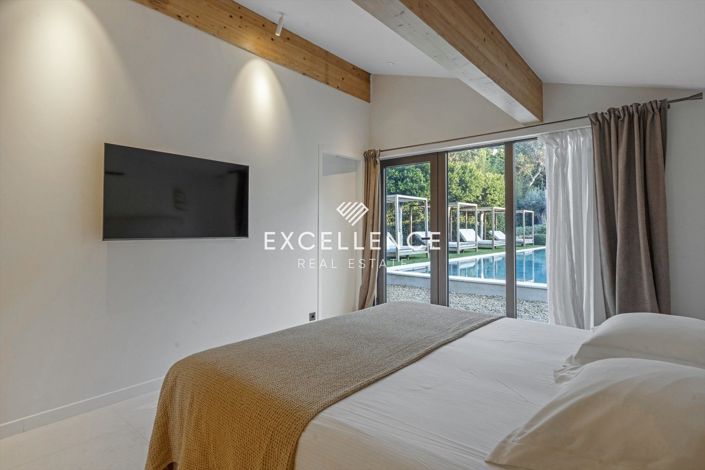 Image No.13-6 Bed Property for sale