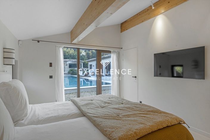 Image No.14-6 Bed Property for sale