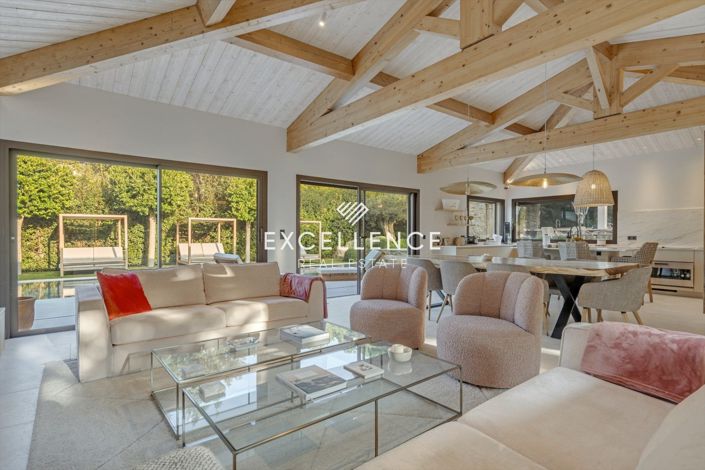 Image No.6-6 Bed Property for sale