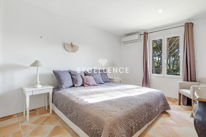 Image No.6-4 Bed House for sale