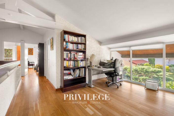 Image No.16-4 Bed House for sale