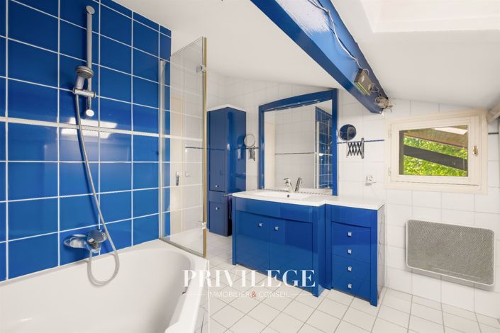 Image No.18-4 Bed House for sale