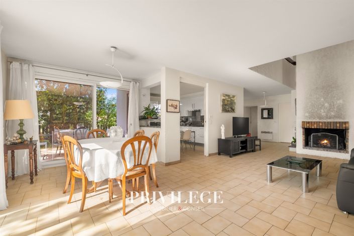 Image No.6-4 Bed House for sale