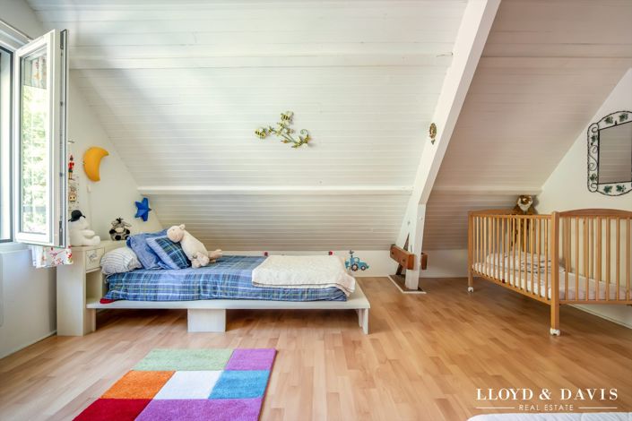 Image No.12-5 Bed House for sale