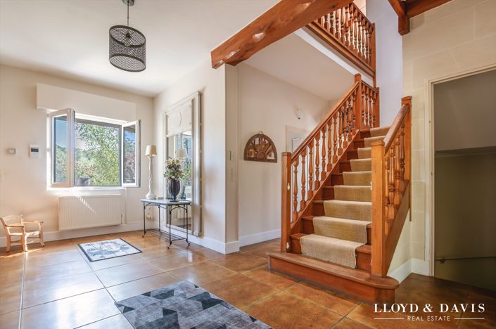 Image No.3-5 Bed House for sale