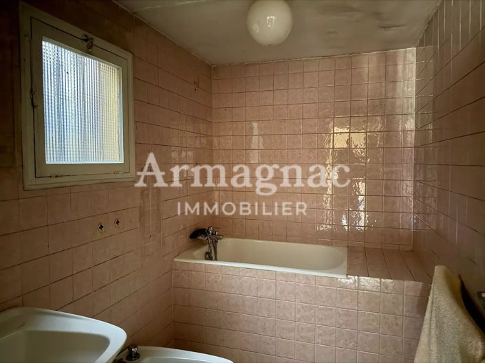 Image No.11-3 Bed House for sale