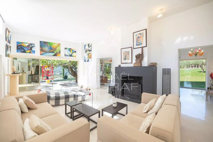 Image No.8-5 Bed House for sale