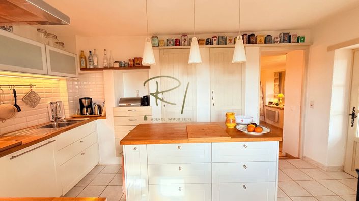 Image No.8-4 Bed House for sale