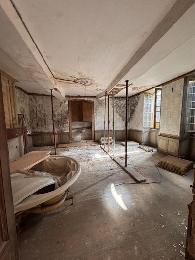 Image No.5-6 Bed House for sale