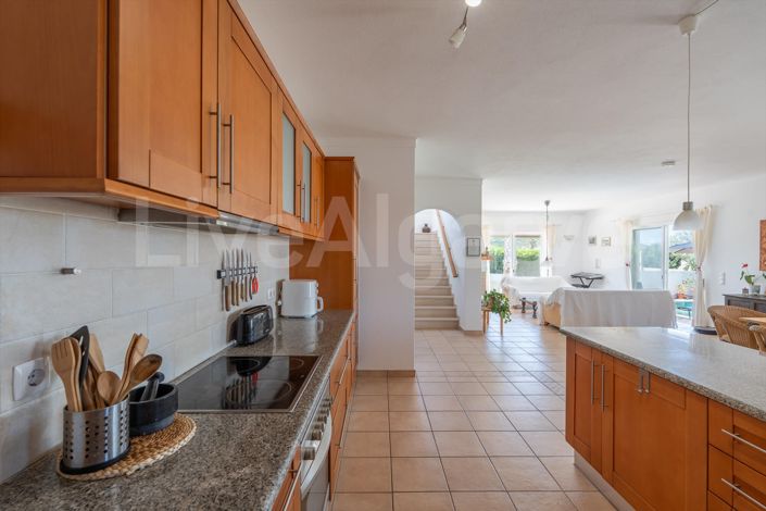 Image No.11-3 Bed House for sale