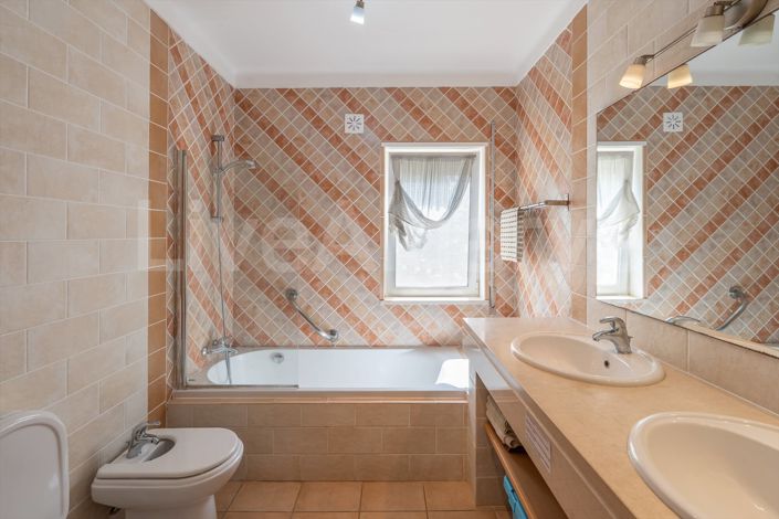 Image No.16-3 Bed House for sale