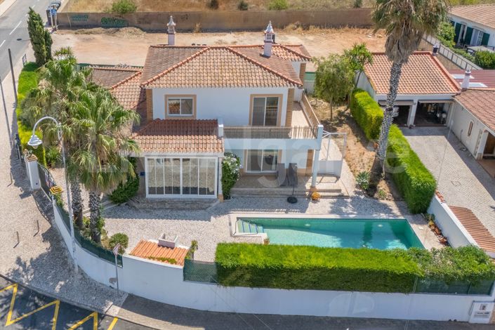 Image No.2-3 Bed House for sale