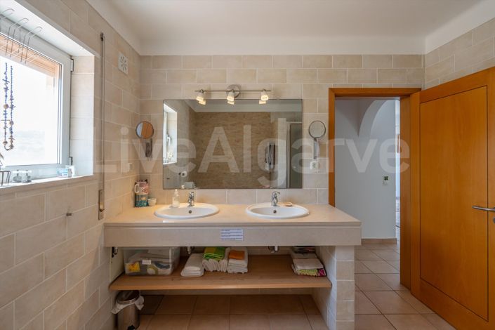 Image No.42-3 Bed House for sale