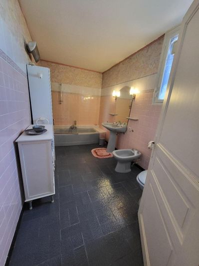 Image No.13-3 Bed House for sale