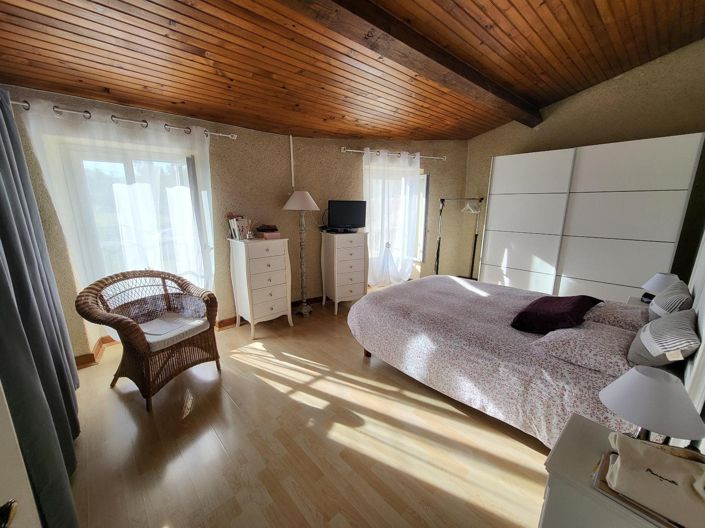 Image No.7-4 Bed House for sale