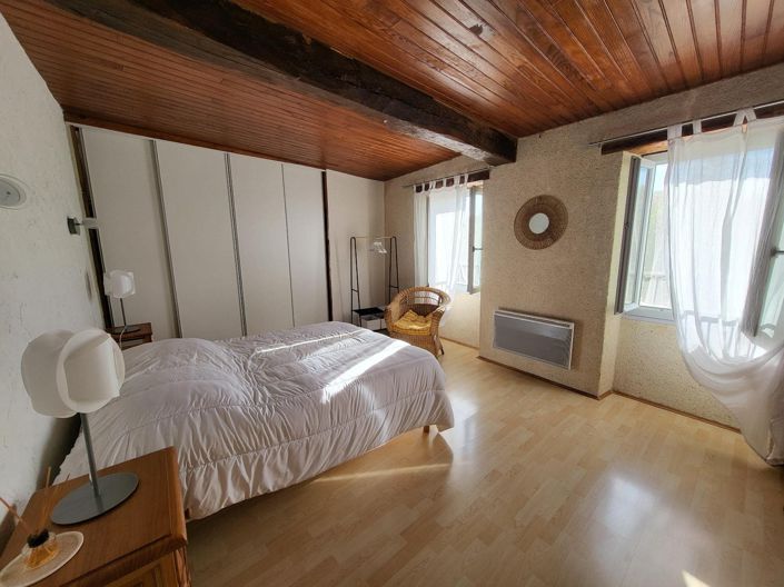 Image No.8-4 Bed House for sale