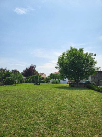 Image No.10-3 Bed House for sale