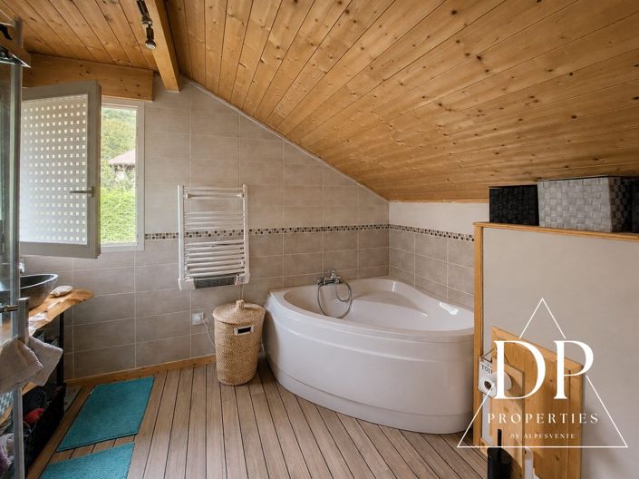 Image No.17-5 Bed House for sale