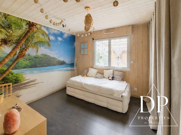Image No.7-5 Bed House for sale